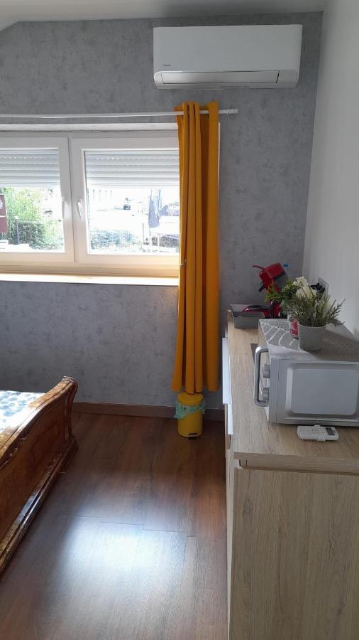 Studio Privee Vesoul -Wifi,Tv,Clim,Parking Gratuit 외부 사진